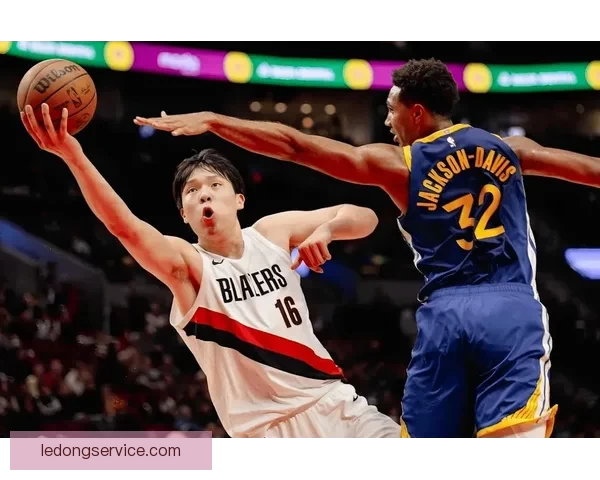 以斯普利特盛赞杨瀚森持续进步高位策应组织能力出众带动球队进攻